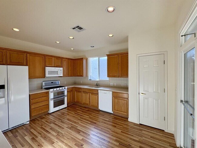 Building Photo - 106 Prospector Pass