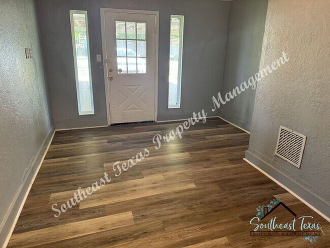 Building Photo - 3841 Canal Ave