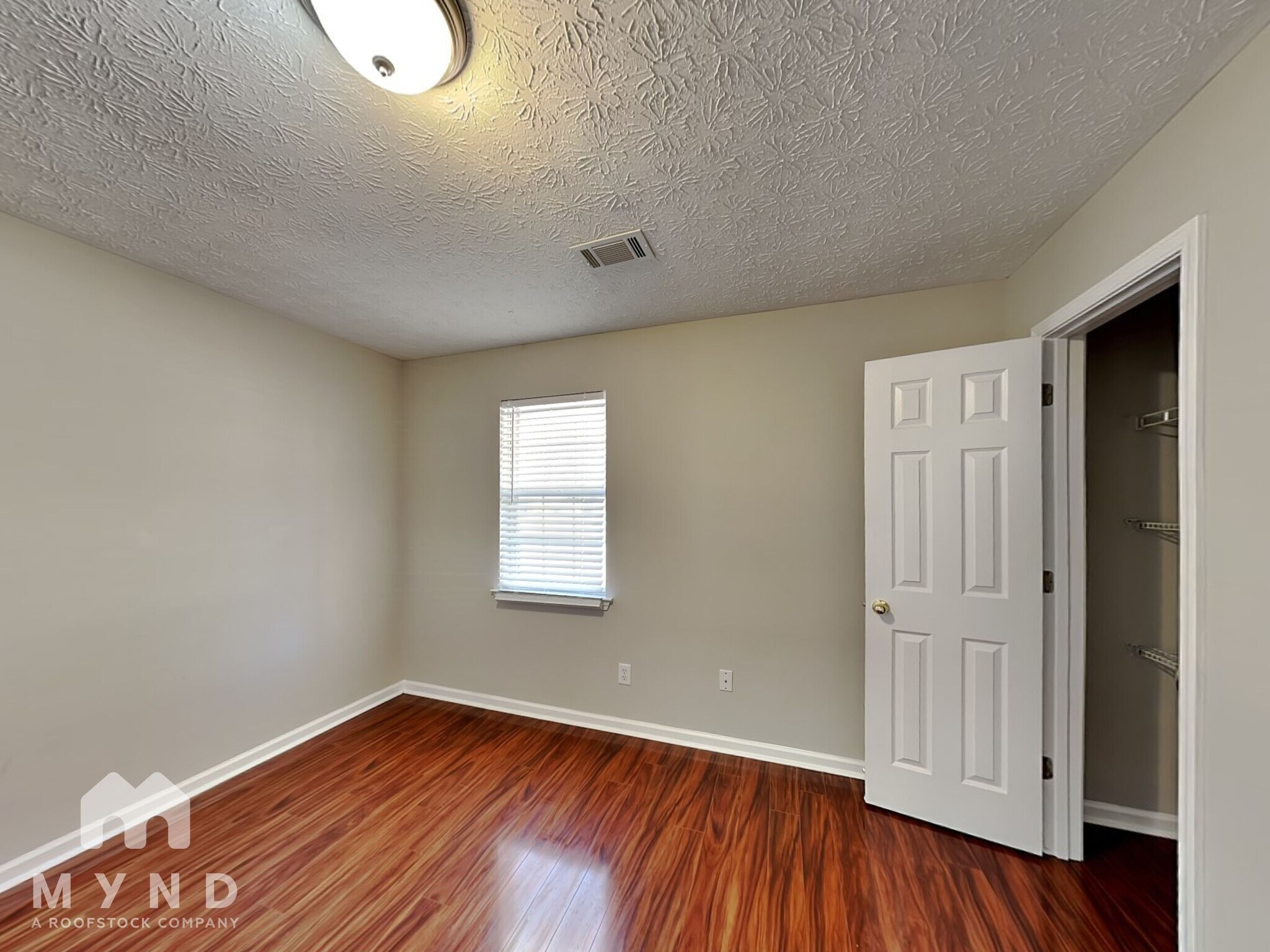 Building Photo - 301 Lacebark Ln