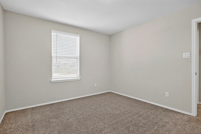 Building Photo - 9205 Inland Leather Ln