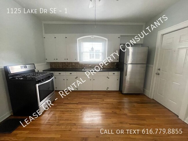 Building Photo - Beautiful Lower-Level Apartment with Off S...