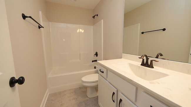 Building Photo - Beautiful Home with Open Floorplan in Desi...