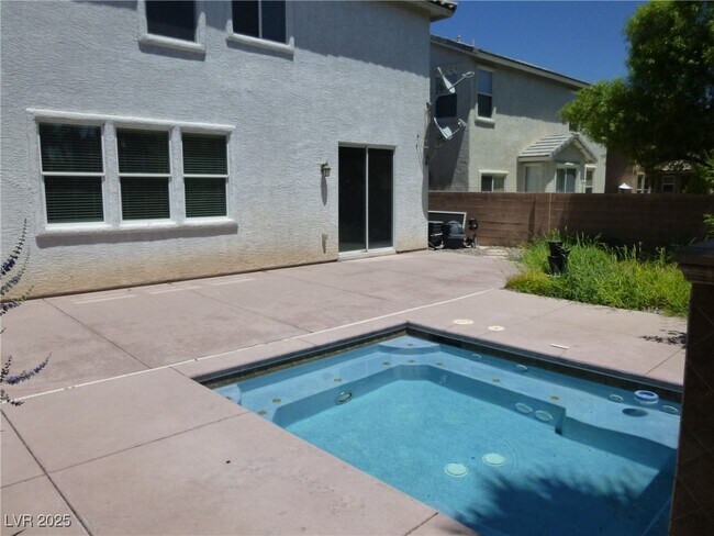 Building Photo - 10865 Wallflower Ave