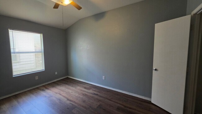 Building Photo - 5820 Show Master Ln