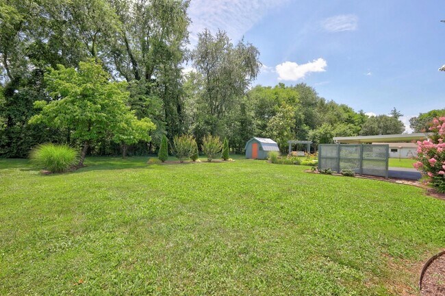 Building Photo - 3215 Arthur Dr