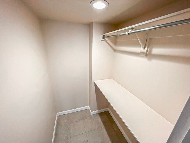 Building Photo - Fantastic 3 Bedroom 3 Bathroom Condo With ...