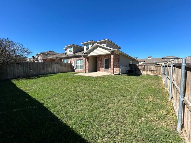 Building Photo - 3 bed/3 bath in South College Station Avai...