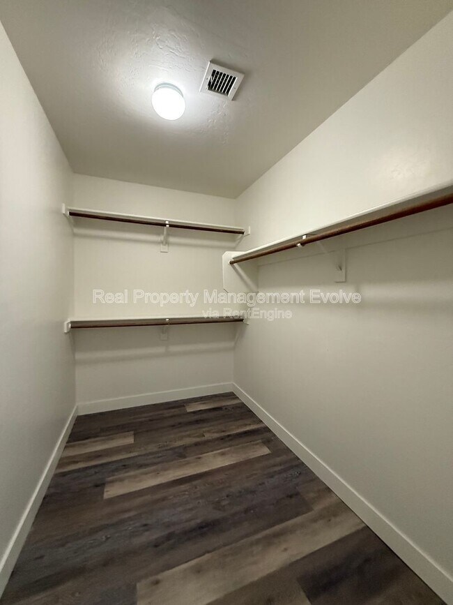 Building Photo - 2809 N 107th Dr