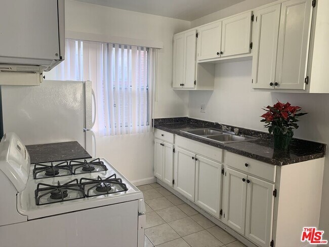 Primary Photo - 1330 S Wilton Pl