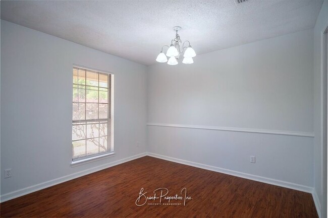 Building Photo - 7811 Woodpointe Dr