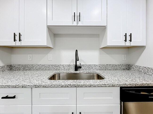 Building Photo - Renovated 2 Bedroom 1 Bathroom Apartment | Stainless Steel Appliances, Granite Counters, Inside L...