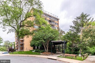 Building Photo - 2030 N Adams St