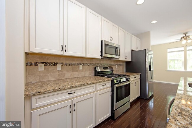 Building Photo - 421 Dogwood Dr
