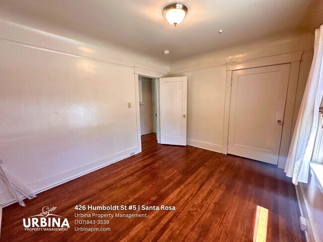 Building Photo - 1-Bedroom Apartment with Vintage Charm Near Downtown Santa Rosa