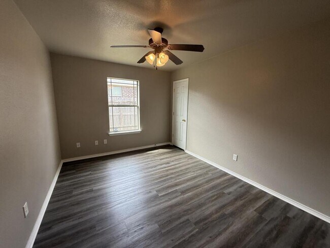 Building Photo - 4205 Cambridge Dr