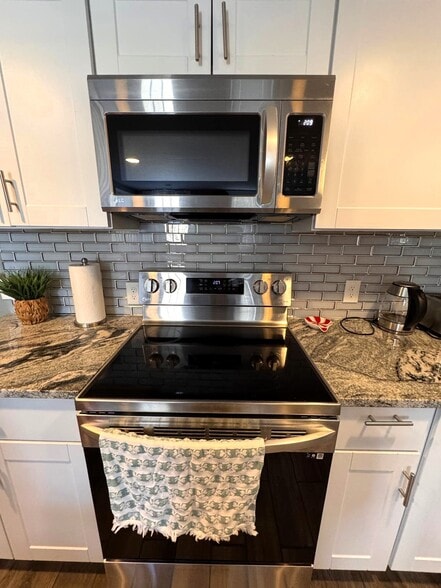 Building Photo - 60 Cedar St