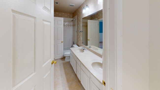 Building Photo - 15224 Calaveras Dr