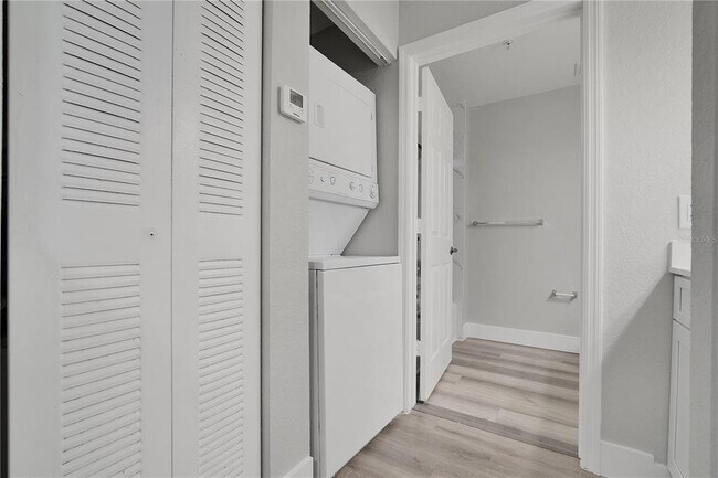 Building Photo - 4007 Venetian Bay Dr