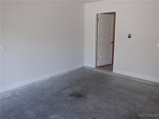 Building Photo - 1155 S Brookfield Dr