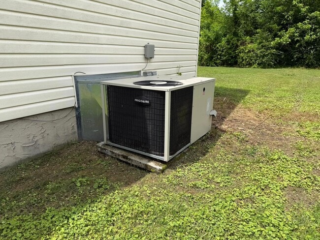 Building Photo - 3BR Rental in Quiet Fort Oglethorpe Neighborhood – Minutes from Battlefield Parkway & Chickamauga...