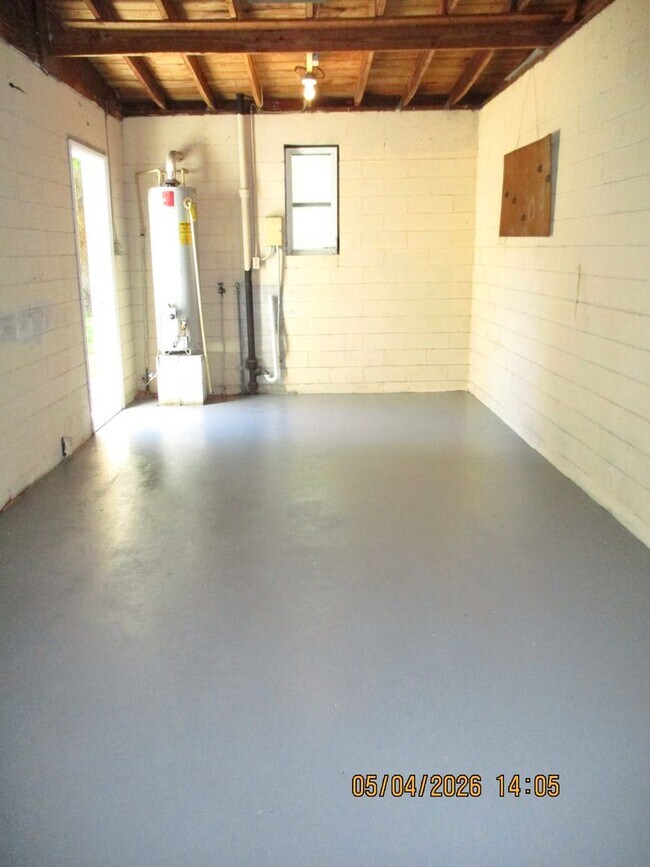 Building Photo - Charming 3 bedroom 1 bathroom Daytona Beach