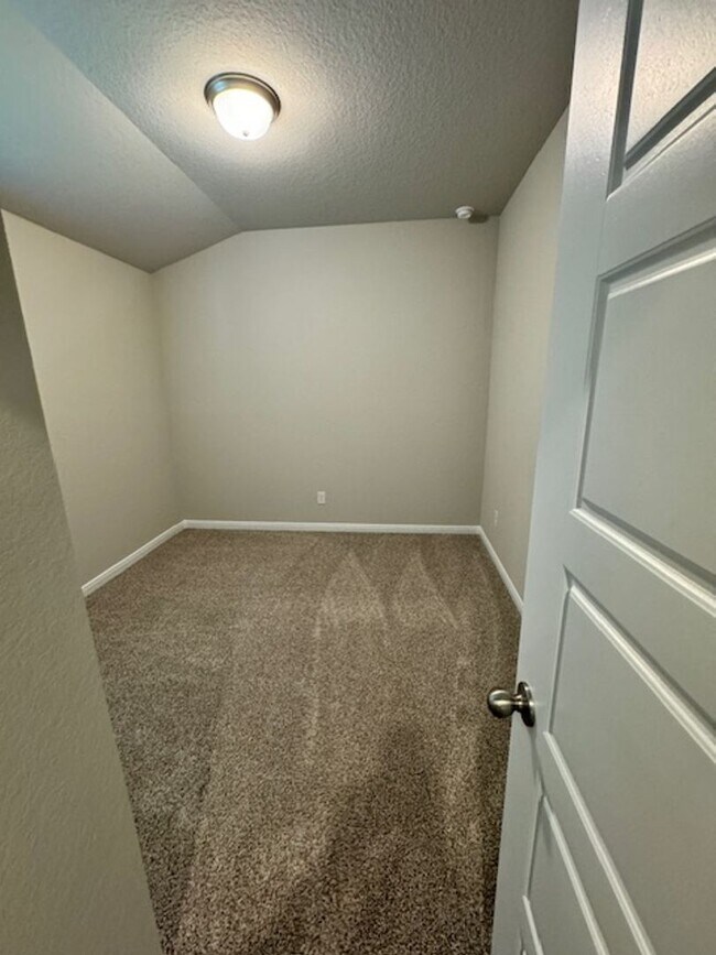 Building Photo - Ready For Move In - 9/1/25 New - 1 Story -...