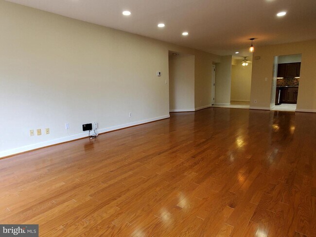 Building Photo - 6050 California Cir