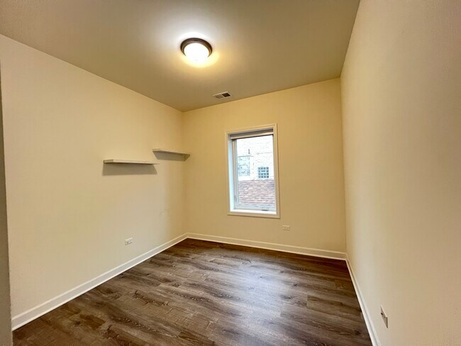 Building Photo - 3220 S Ashland Ave