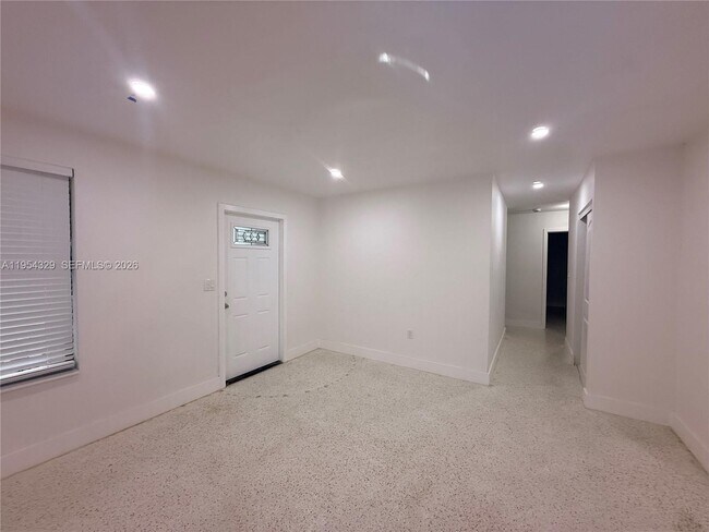 Building Photo - 3400 SW 17th St