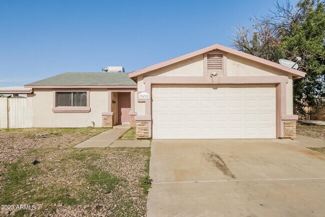 Primary Photo - 7032 W Holly St