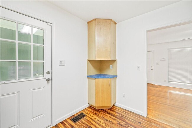 Building Photo - 202 Juniper Dr