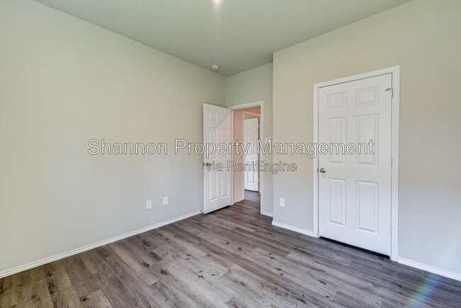 Building Photo - 407 E Avenue G