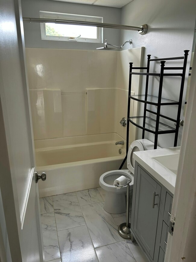 Building Photo - 325 Daggett Avenue, Unit 1