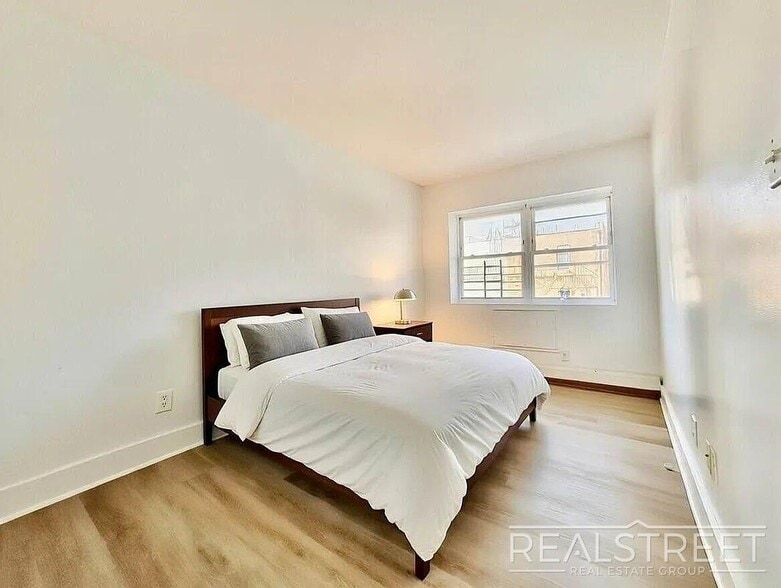 Building Photo - Decatur Street