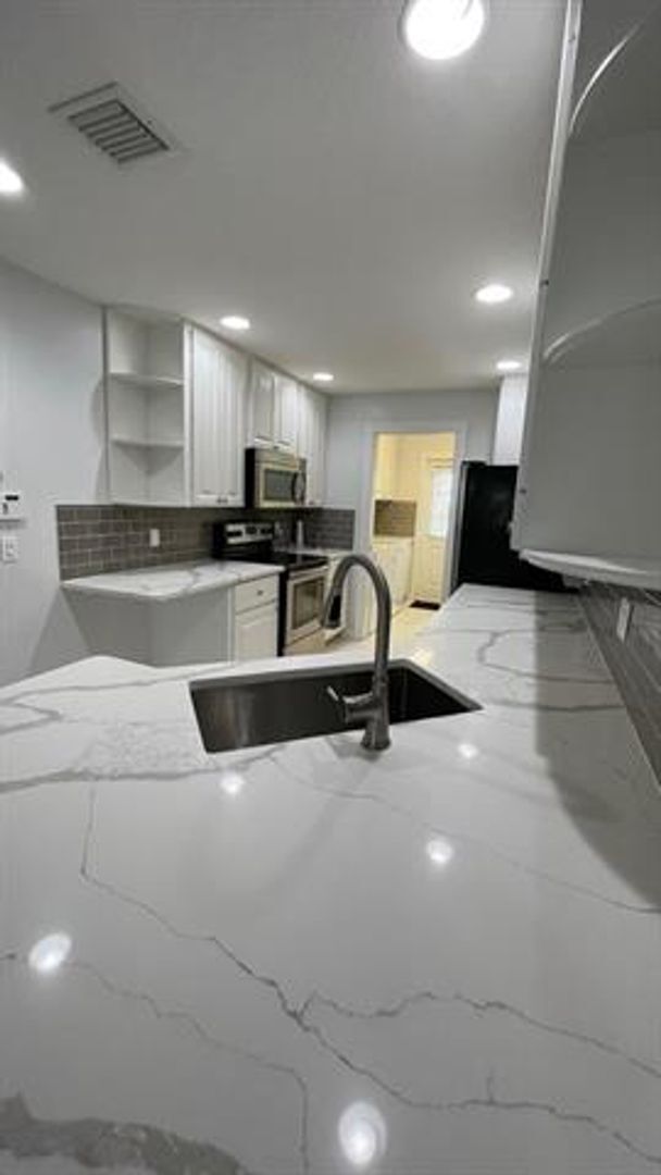 Building Photo - 3264 W Community Dr