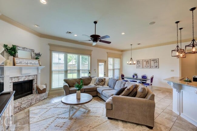 Building Photo - 609 Toulouse Ct