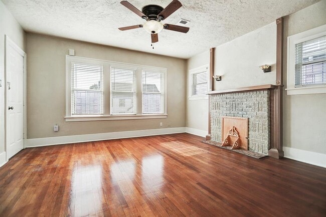 Building Photo - 412 W Polk St