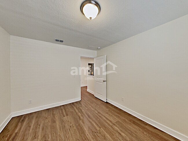 Building Photo - 10315 Watercrest Ct