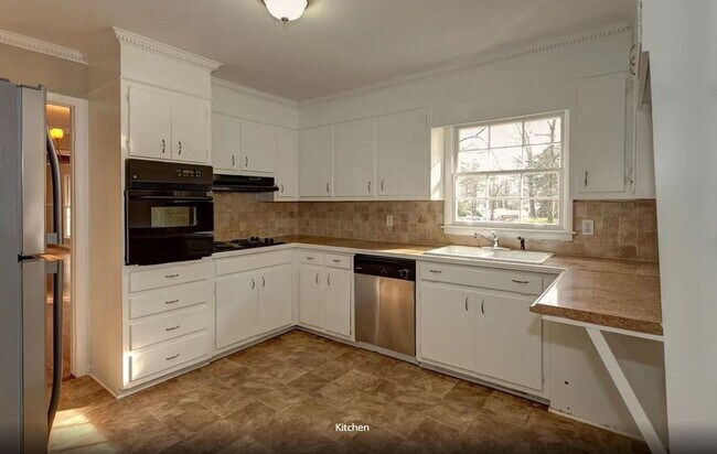 Building Photo - 3146 Friar Tuck Way