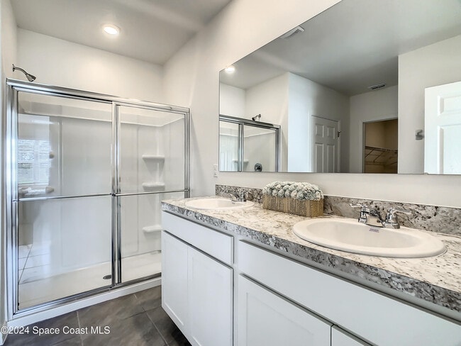 Building Photo - 2243 Capital Dr