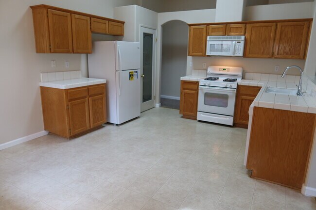 Building Photo - 10100 Grand View Summit Dr