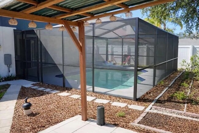 Building Photo - 11316 Maybrook Ave