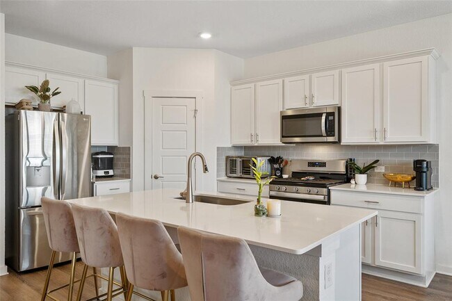 Building Photo - 13821 Zuhause Dr
