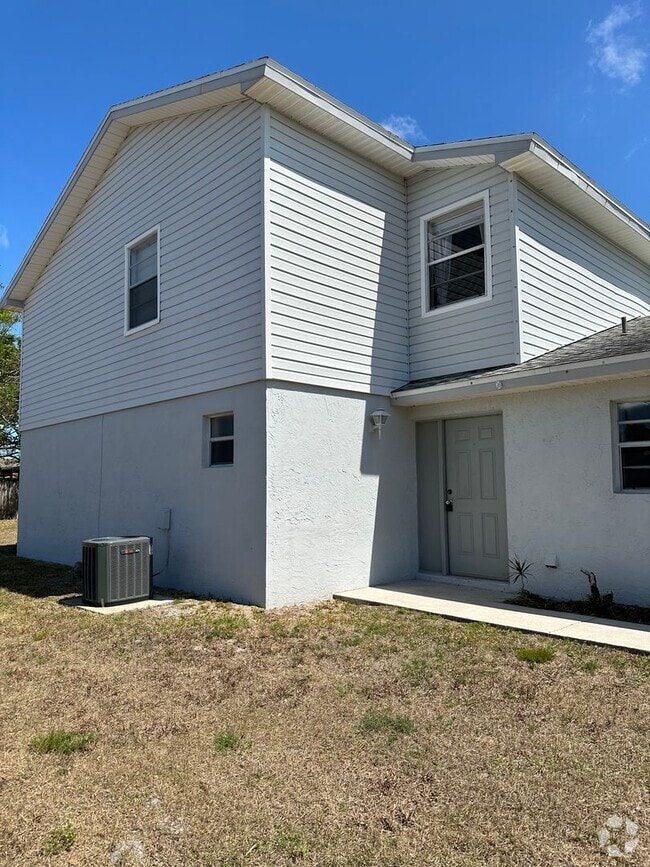 Building Photo - Duplex
