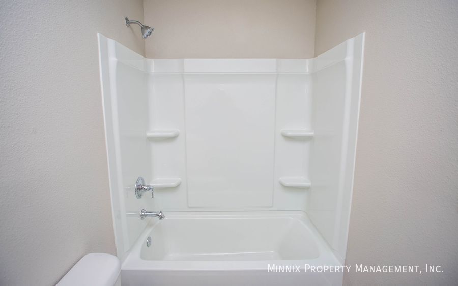 Building Photo - 407 E 21st St