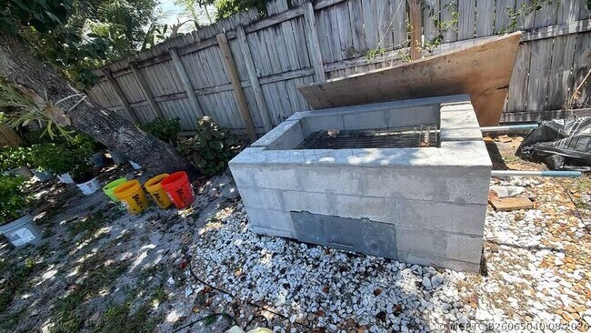 Building Photo - 3275 Orange St