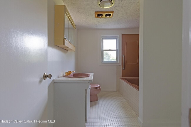 Building Photo - 8 Myer Ln
