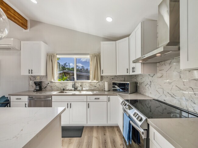 Building Photo - 95-148 Waimakua Dr