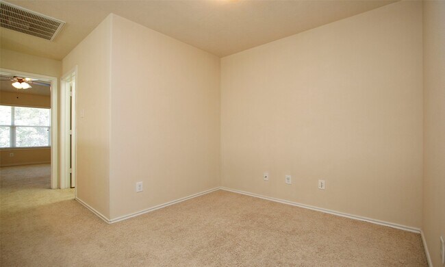 Building Photo - 14 BowerBank Ct