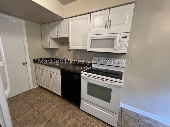 Building Photo - 14611 Earlham Ct